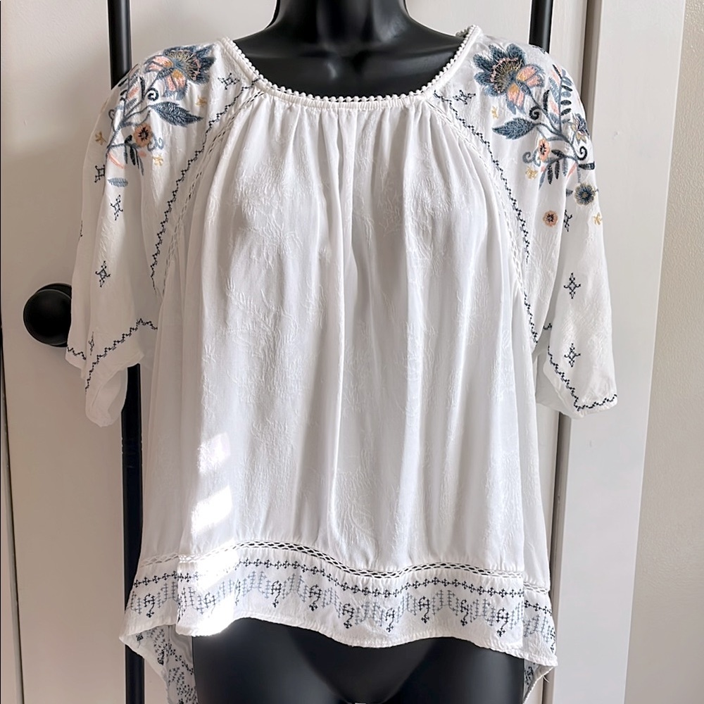 Knox Rose gorgeous embroidered top - Picture 2 of 8